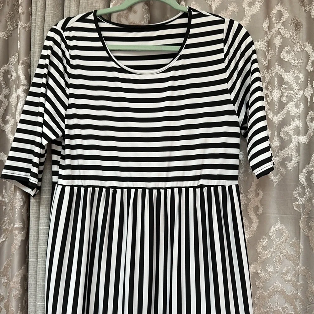 Striped 3/4 Sleeve Maxi Dress Black White - Picture 2 of 3